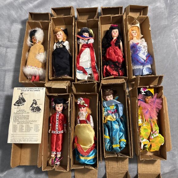 🔥Vintage Indonesian World Dressed Style Dolls Lot of 9 BNIB🔥 - Picture 1 of 7